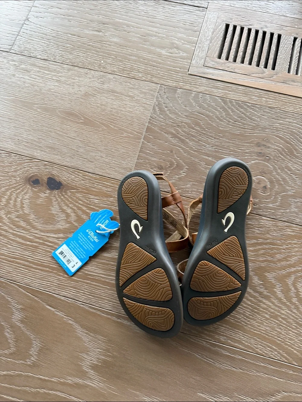 NEW - OluKai Kids Cross-Strap Sandals in Brown and Tan